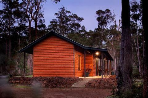Island Brook Estate Winery And Chalets - Dentist Find 0