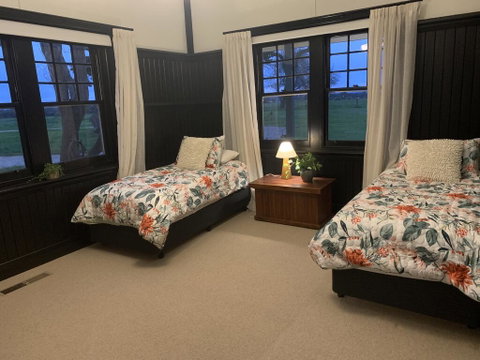Island Farmhouse - Dentist Find 3