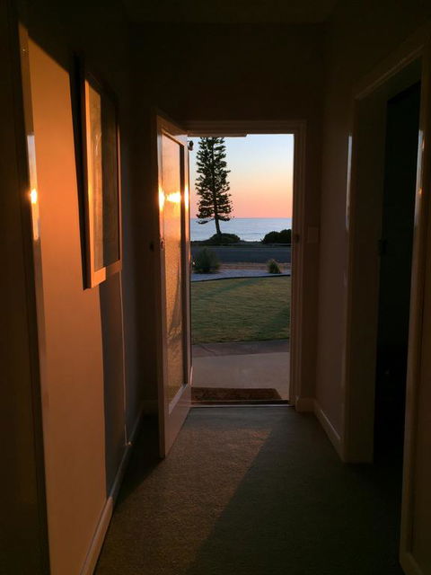 Jewel Of The South Beachside Holiday Rental - Dentist Find 2