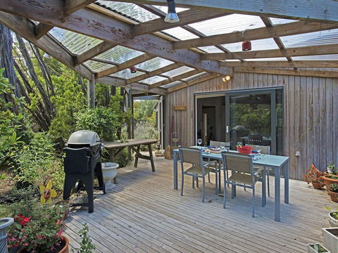 Just Beachy Beach House - Pet Friendly! - Dentists Australia 1