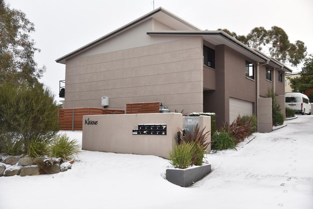Khione 1 - Modern  spacious with views towards Lake Jindabyne  the mountains beyond