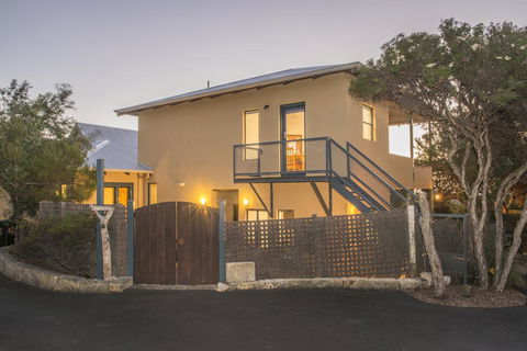 Kilifi Beach House - Dentist Search 1