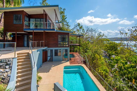 Kingfisher On Hamilton Island - Dentist Find 2