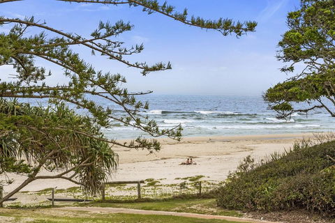 KINGSCLIFF NOR NOR EAST 101 ON MARINE PARADE - Dentist Find 0