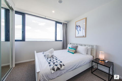 KOZYGURU BROADBEACH AMAZING VIEW 2 BED APT + FREE PARKING WALK TO BEACH QBR004 - Dentist Search 1