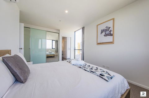 KOZYGURU BROADBEACH AMAZING VIEW 2 BED APT + FREE PARKING WALK TO BEACH QBR004 - Dentist Search 2