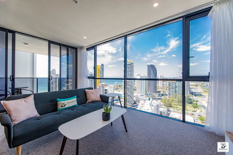 KOZYGURU BROADBEACH AMAZING VIEW 2 BED APT + FREE PARKING WALK TO BEACH QBR004 - Dentist Search 0