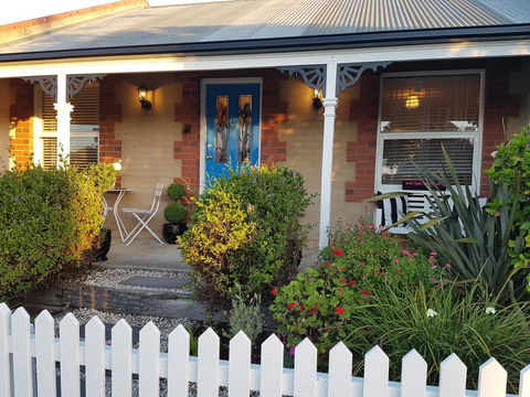 La Maison Riviere - THE RIVER HOUSE Bed & Breakfast - Dentist Find 2