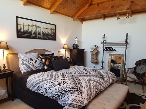 La Maison Riviere - THE RIVER HOUSE Bed & Breakfast - Dentist Find 3