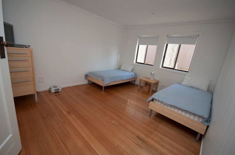 Lake Tyres Beach House - Dentist Search 2