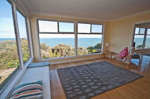 Lake Tyres Beach House - Dentist Search 0