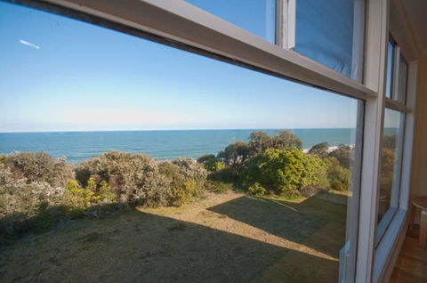 Lake Tyres Beach House - Dentist Search 1