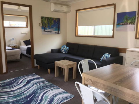 Lakes Jakaranda Holiday Units - Dentist Find 1