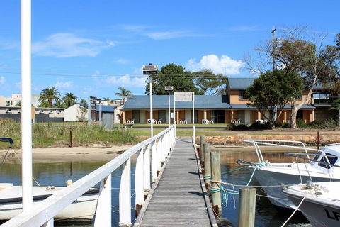 Lakeside Motel Waterfront - Dentist Find 0