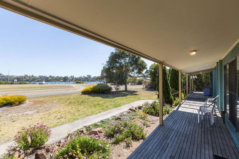 Lakeview - Waterviews On Newlands Arm - Dentist Find 2