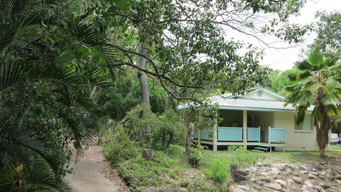 Lana's Cottage - Arcadia - Dentists Australia 0