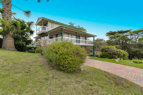 Leighton Bay Walk - Dentist Find 1