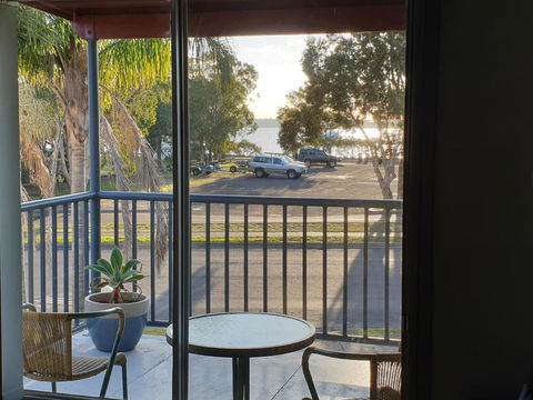 Lemon Tree Waterfront Apartments - Dentist Find 2