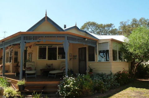 Lilys By The Lake - Raymond Island Accommodation - Dentist Find 1