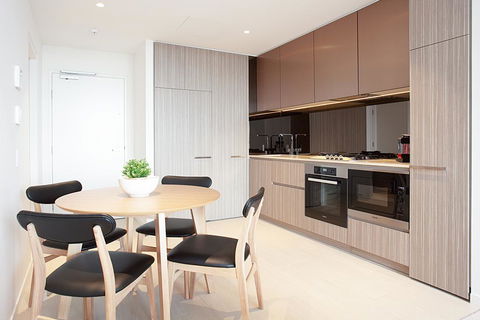Luxe Apartment Five Minutes From Airport And City - Dentist Find 3