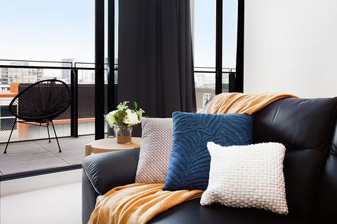 Luxe Apartment Five Minutes From Airport And City - Dentist Find 1