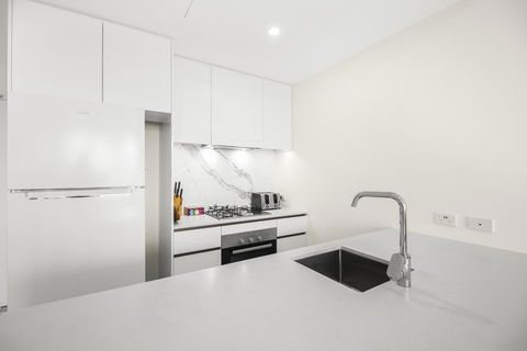 Luxe Apartment With Balcony And Pool Near Galleries - Dentist Search 2