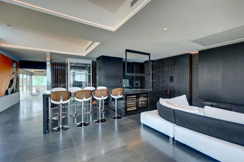 Luxe Haus - Dentist Search 0