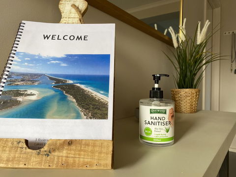 Luxury 4BR Home With KING Bed Lakes Entrance - Dentist Find 1