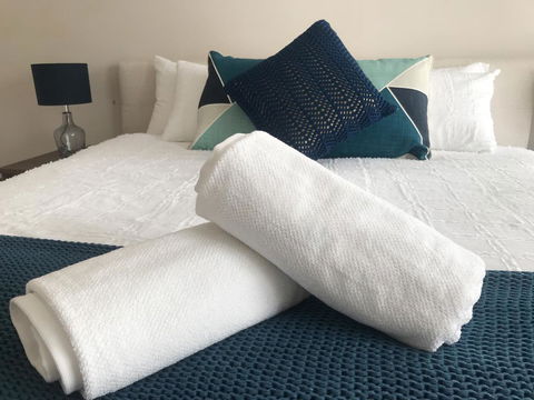 Luxury 4BR Home With KING Bed Lakes Entrance - Dentist Find 2