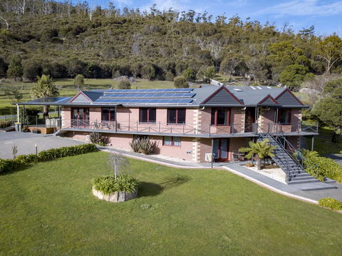 Luxury 6 Bedroom Home With Pool And Spa - Dentist Find 0