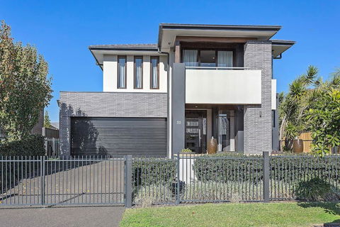 Luxury Brand New Home - Dentists Australia 0