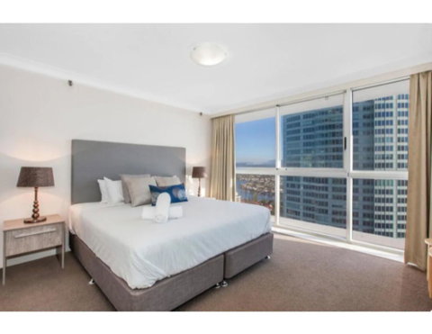 Luxury Holiday Escape High Above Surfers Paradise - Dentist Find 2