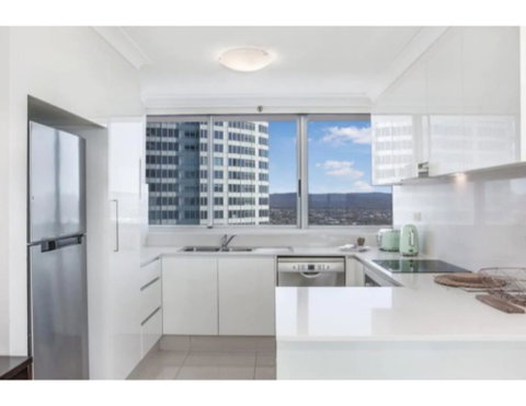 Luxury Holiday Escape High Above Surfers Paradise - Dentist Find 3