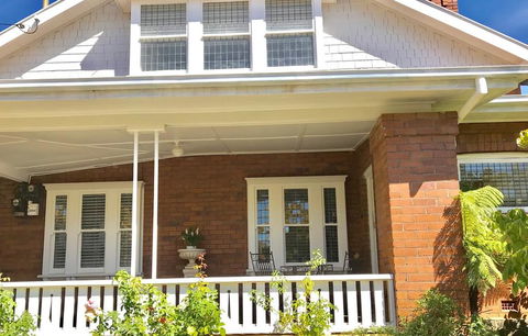 LUXURY IN THE ABSOLUTE HEART OF THE CBD - Dentist Find 1