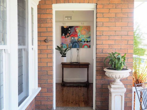 LUXURY IN THE ABSOLUTE HEART OF THE CBD - Dentist Find 0