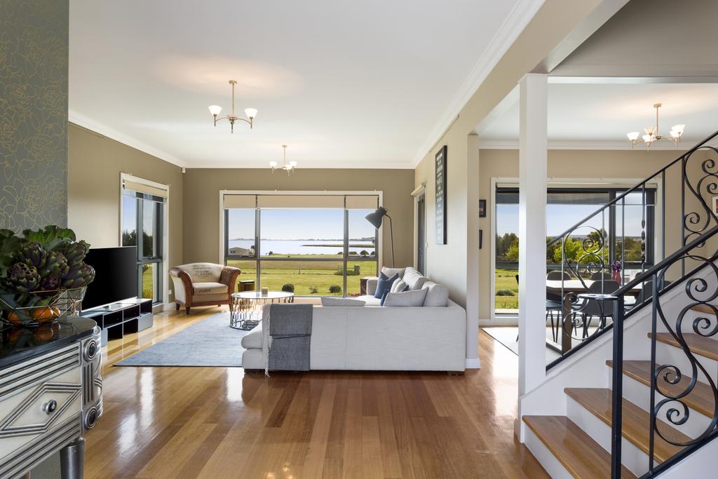 LUXURY WATERFRONT FAMILY HOME-TASMANIA I-L'Abode