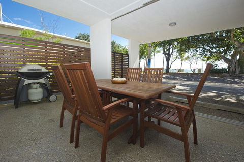 Maggies Beachfront Apt. 1 - Dentists Australia 2