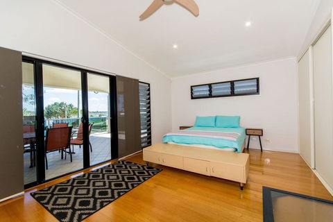 Magical Holiday Home - Welsby Pde, Bongaree - Dentist Find 3