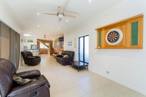 Magical Holiday Home - Welsby Pde, Bongaree - Dentist Find 1