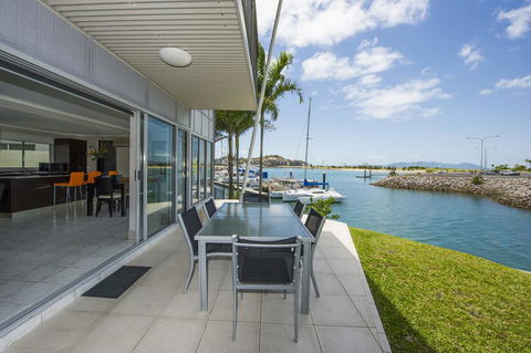 Magnetic Docks Townhouse 1 - Dentist Find 0