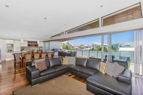 Malibu Beach House @ Corporate Boardies - Dentist Find 2