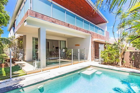 Malibu Beach House @ Corporate Boardies - Dentist Find 0