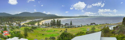 Malibu Holiday House, 6 Dulconghi Street - Dentists Australia 2