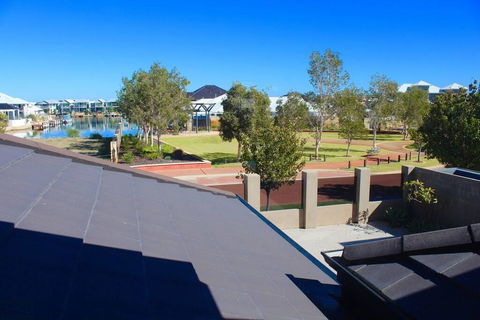 Mandurah Dolphin Escape - Dentist Find 1