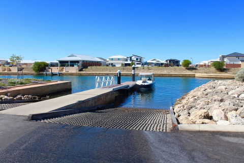 Mandurah Dolphin Escape - Dentist Find 2