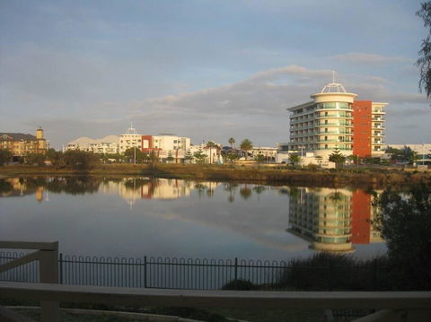 Mandurah Overlooking The Marina - Dentist Find 0