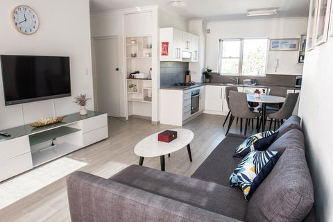 Manly 2 Stay Holiday Apartments - Dentist Find 1
