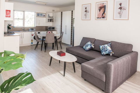 Manly 2 Stay Holiday Apartments - Dentist Find 0