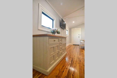 Mar Q Apartment - Dentist Find 3