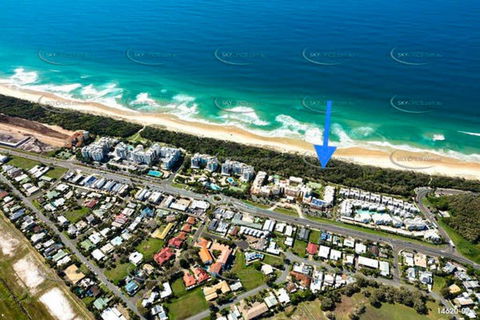 Marcoola Beachfront 3BR -Pool-100m To The Beach. - Dentist Find 0